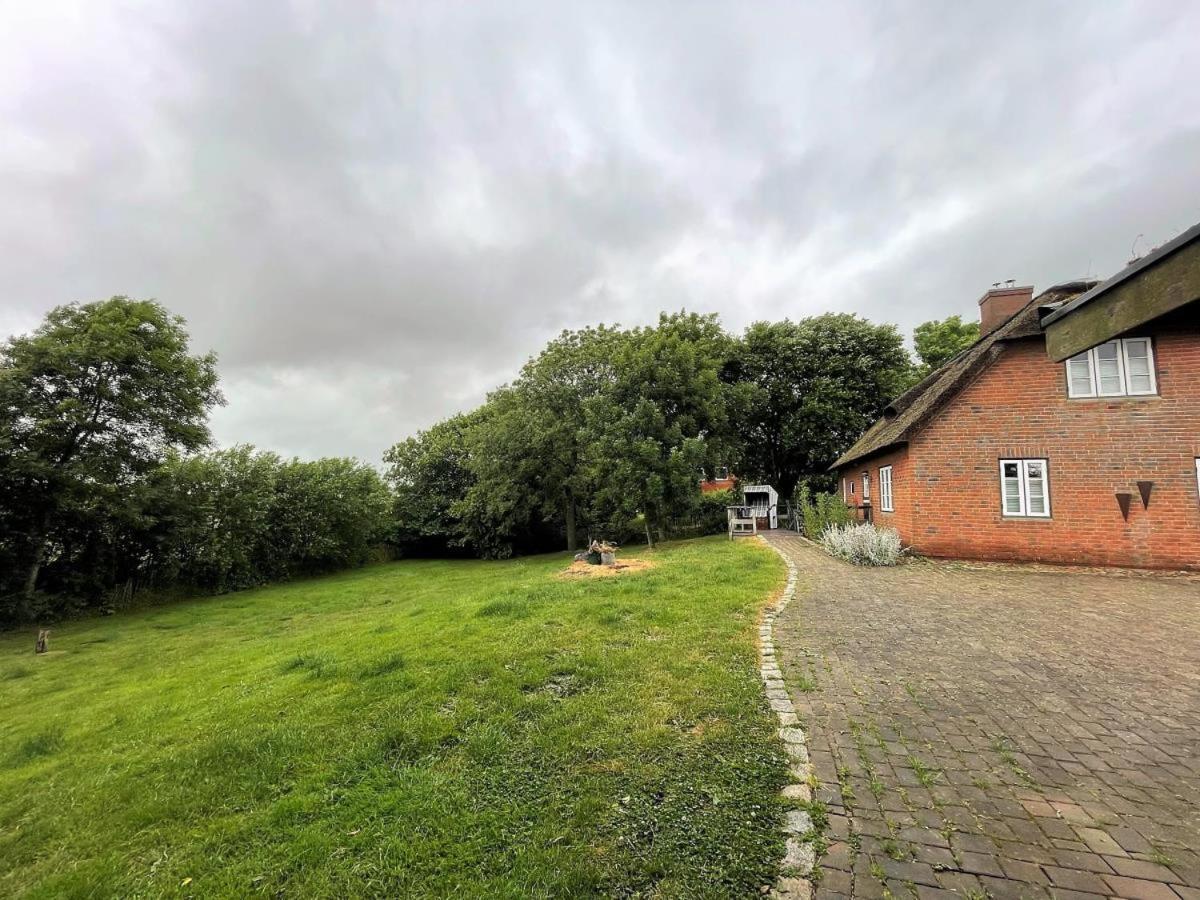 Das Puppenhaus, Reetdach, Sauna, Kamin, Eingezaeunt, Badewanne, Haustiere Willkommen Emmelsbull-Horsbull Экстерьер фото